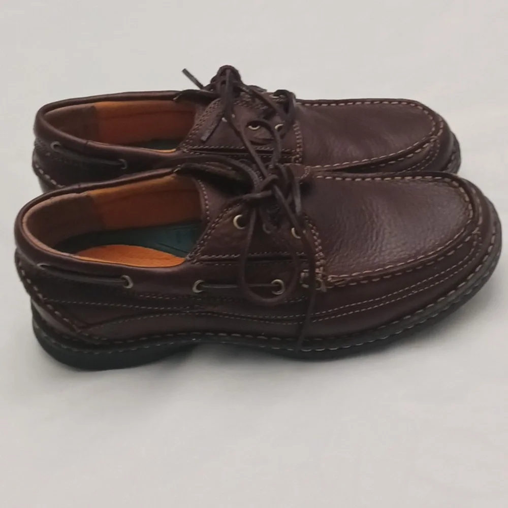 Bass size 9M men's brown upper leather shoes.